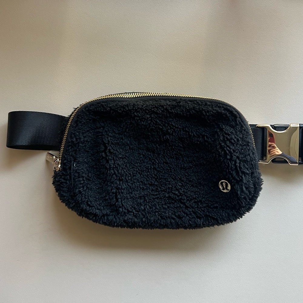 Lululemon belt bag